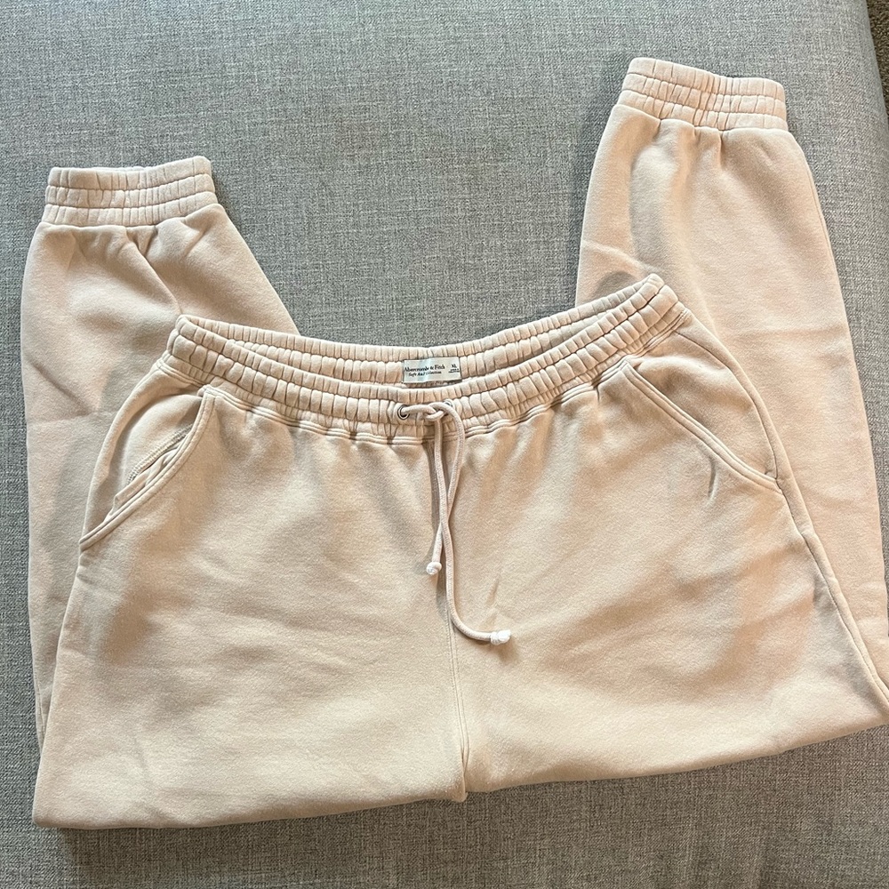 Abercrombie & Fitch Soft AF Collection Joggers - Cream
